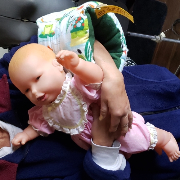 Baby Flannel Mat/Blanket & Arm Support Pillow. - Picture 7 of 8